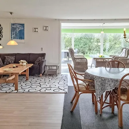 3 Bedroom Gorgeous In Blavand